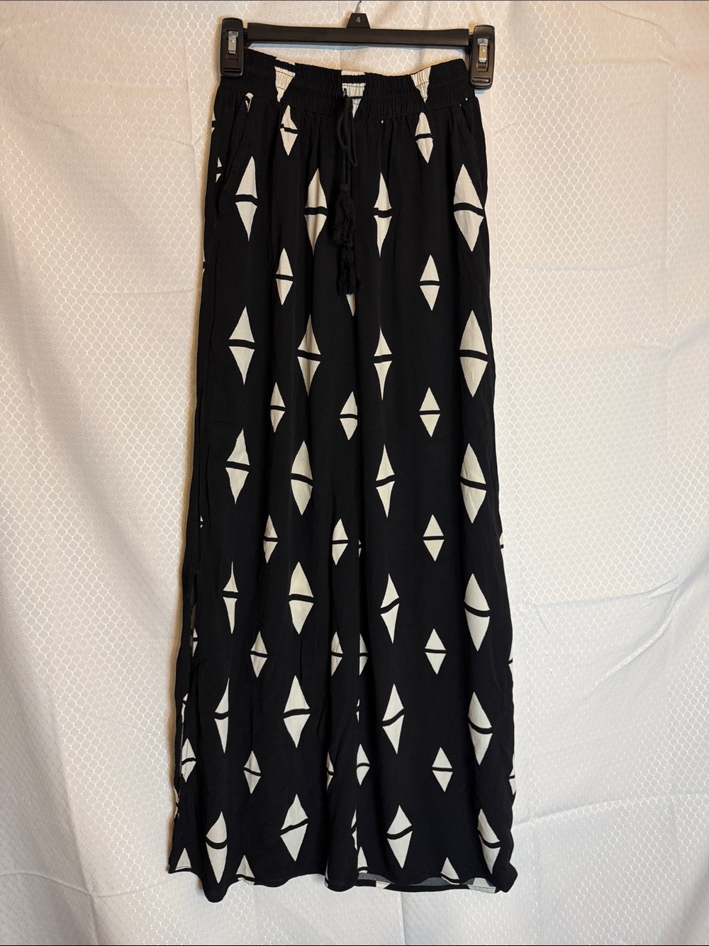H&M black and white diamond maxi skirt in a size 2